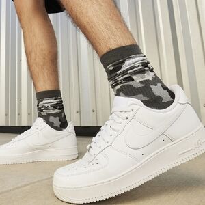 Nike AF 1  6.5 LEGENDARY STYLE REFINED. Foam midsole Perforations on the toeRubb
